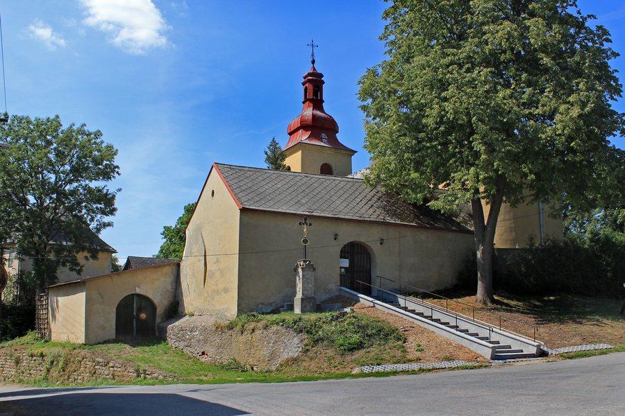 File:Karle, church.jpg