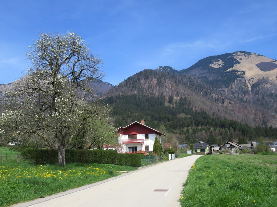 File:Nova Vas Preddvor Slovenia 1.jpg