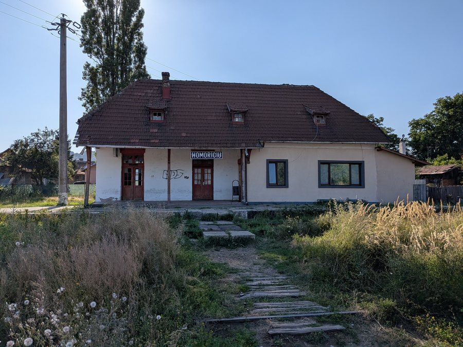 File:Homorâciu train station.01.jpg