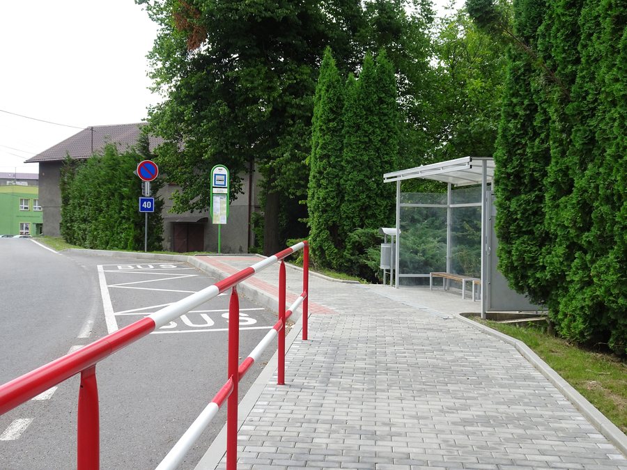 File:Horní Bludovice, zastávka rest. U Mokrošů, směr FM.jpg