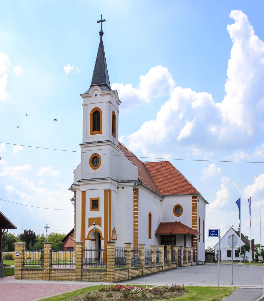 File:Vuka - crkva sv. Josipa.jpg