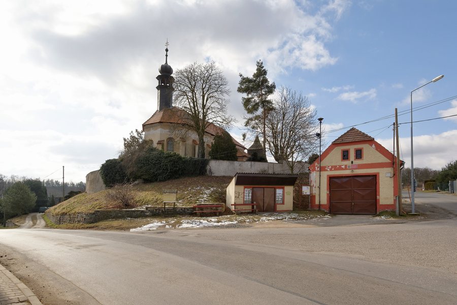 File:Church of Saints Peter and Paul in Přelíc (2347).jpg