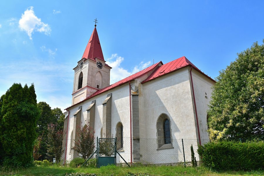File:Pukanec - gotický kostol - 2020.JPG