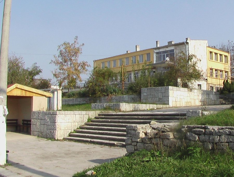 File:Avren-Varna-district-centre.jpg