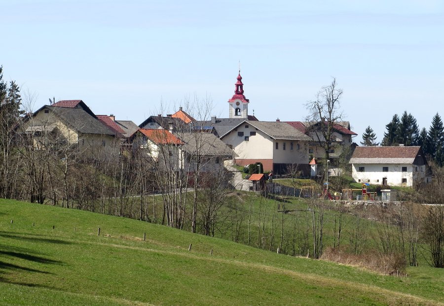 File:Senturska Gora Slovenia.JPG