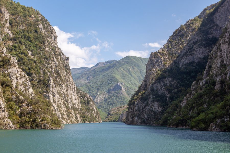 File:Lac de Koman (44518048951).jpg