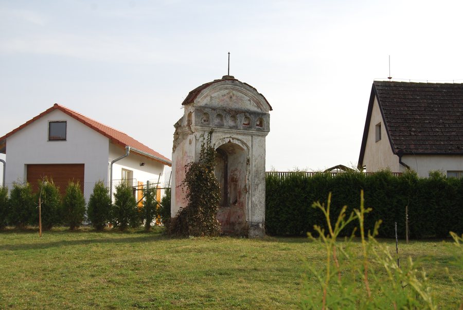 File:Červený Újezdec (Vlastec) (2).jpg