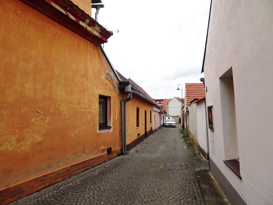 File:Libochovice, Růžová.jpg