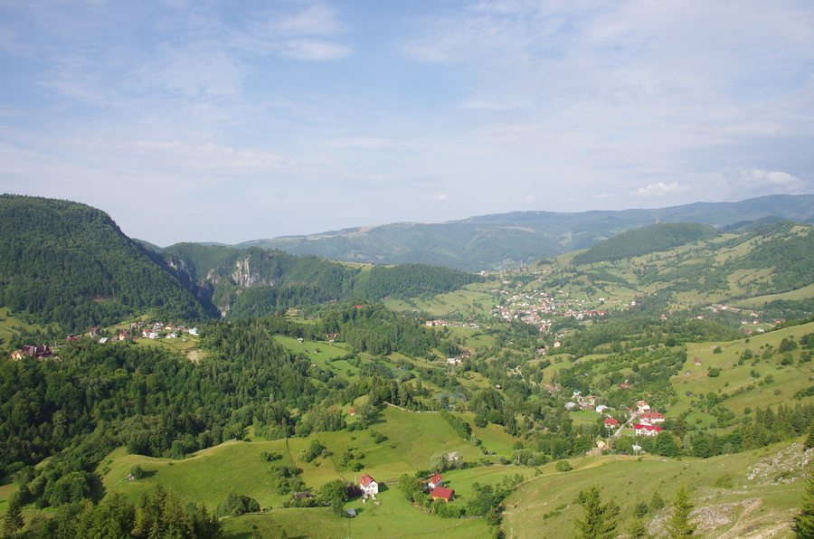 File:Podu Dambovitei View from Oratea Fortress - July 2013-001.JPG