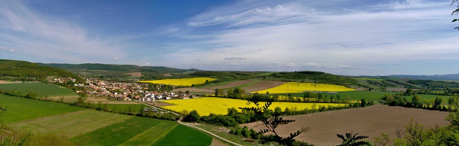 File:Plášťovce 2006.jpg