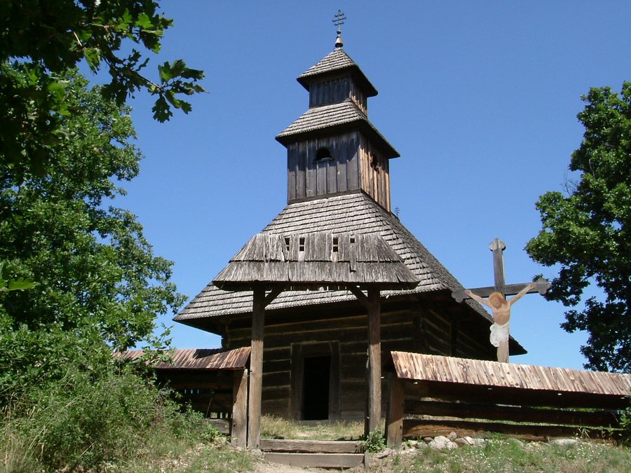 File:Mándoki templom3.JPG