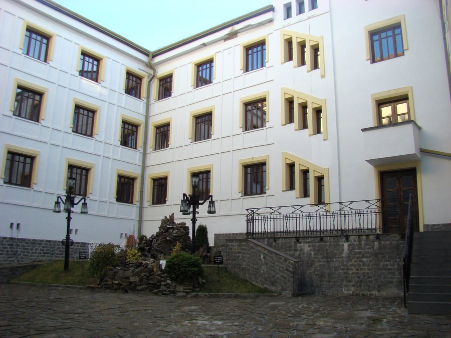 File:RO BN Piatra Fantanele (11).JPG