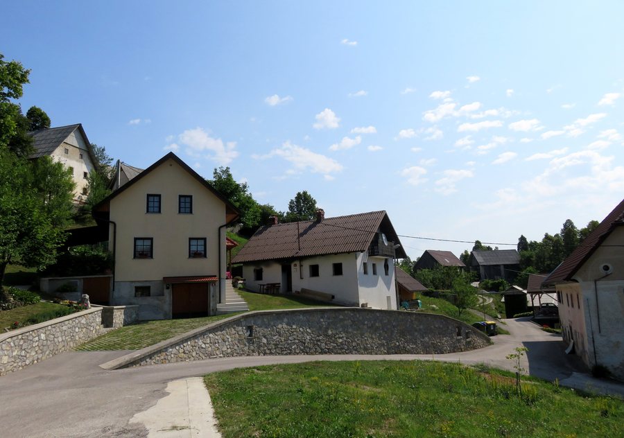 File:Daber Tolmin Slovenia 2.jpg