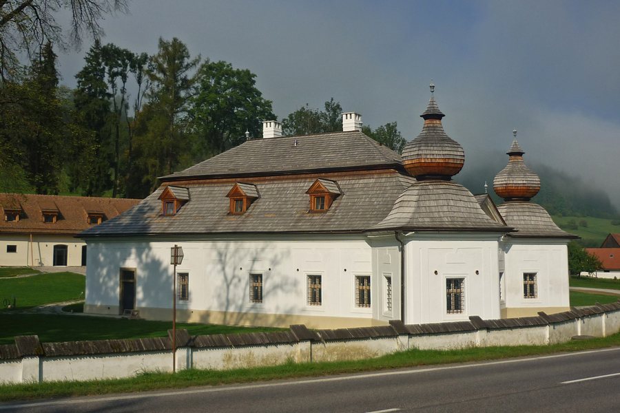 File:SK-Vysny Kubin-Kastell-.jpg