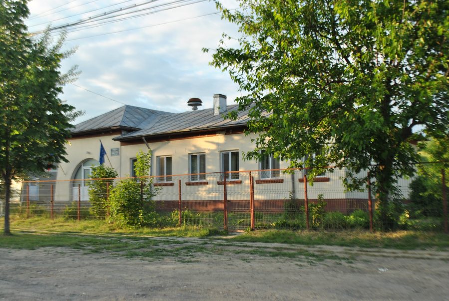 File:RO BZ Cozieni town hall.JPG