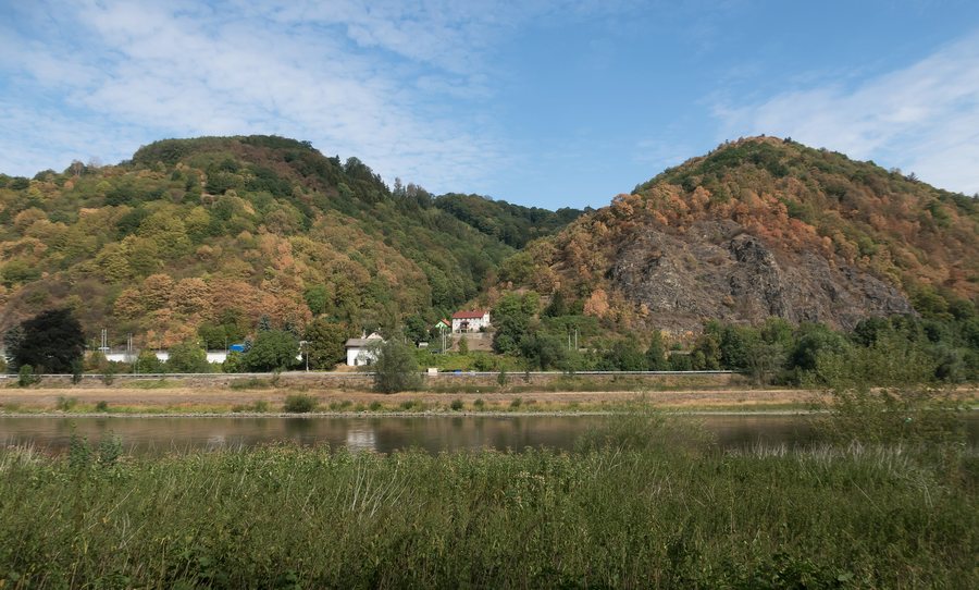 File:Vanaf tussen Těchlovice (okres Děčín) en Malé Březno (okres Ústí nad Labem), zicht op de Elbe IMG 7521 2018-08-11 10.22.jpg