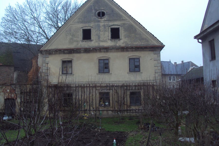 File:Kravaře A.JPG