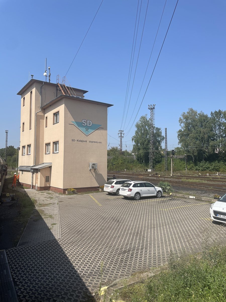 File:Ledvice signal box.jpg