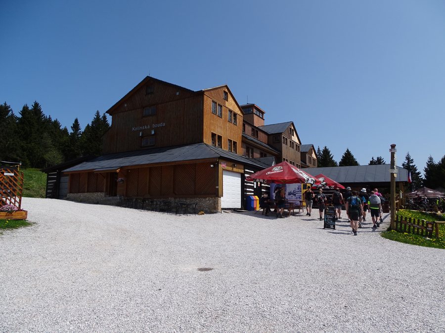File:Velká Úpa, Lučiny, Kolínská bouda (01).jpg