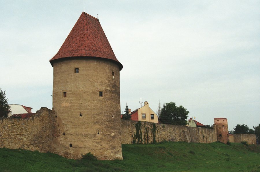 File:Bartfeld - Stadtmaurer.jpg