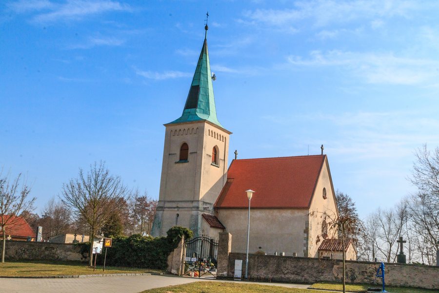 File:Kostel Zvěstování Panny Marie (Živanice) 01.jpg