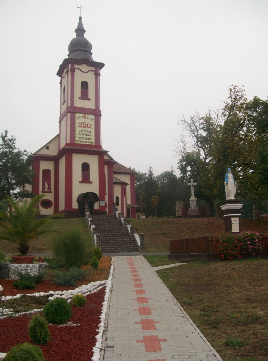 File:Veľká nad Ipľom - Rímsko-katolícky kostol.jpg