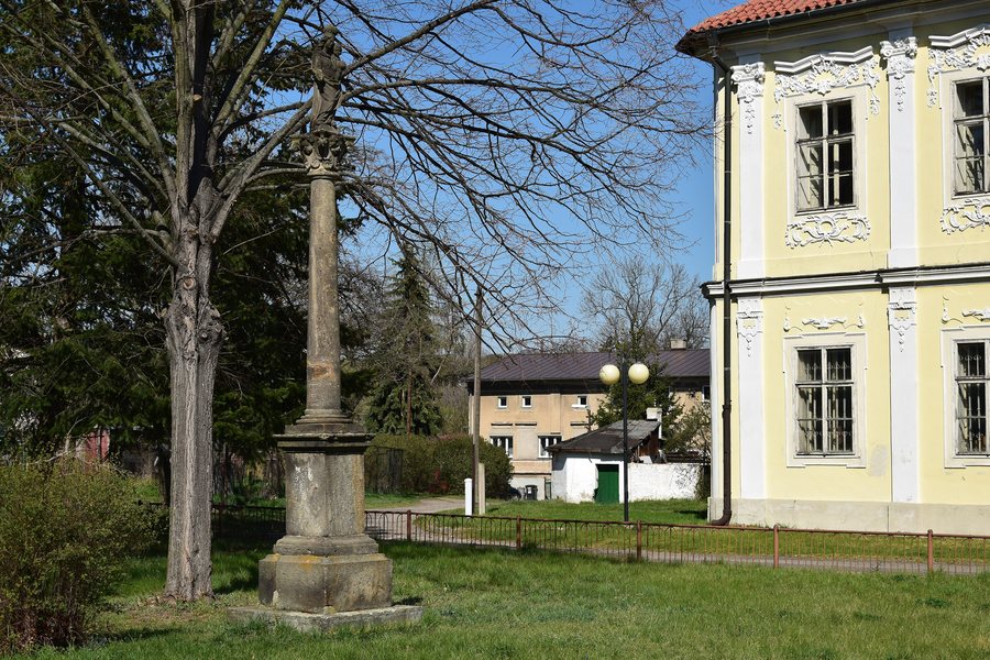 File:Libočany 2020-04-12 Mariánský sloup.jpg