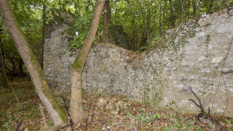 File:Balatoncsicsó - Árokfői templomrom 021.jpg