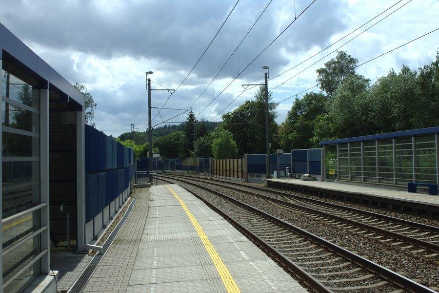 File:Pyšely, nádraží II.jpg