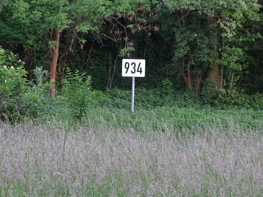 File:Kojice, Labe, kilometrovník 934.jpg