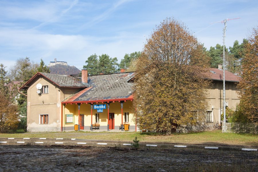 File:Bezděz nádraží.jpg