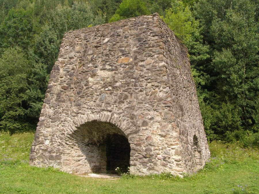 File:Osrblie, Tri Vody, vysoká pec 01.jpg