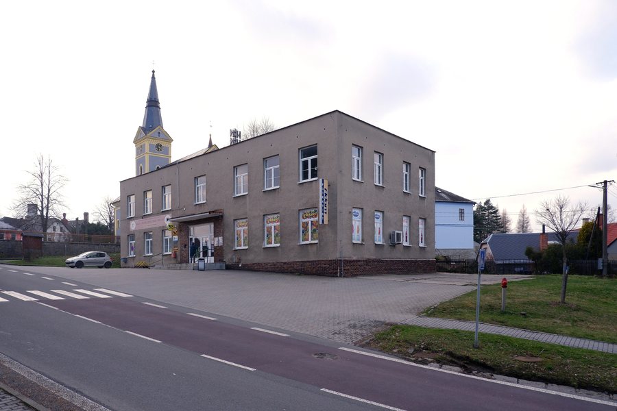 File:Dvorce, Opavská 19, Dům Služeb.jpg