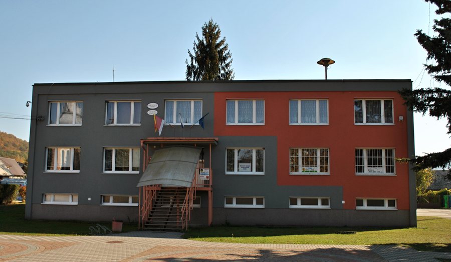File:Budča - obecný úrad - 2018.jpg
