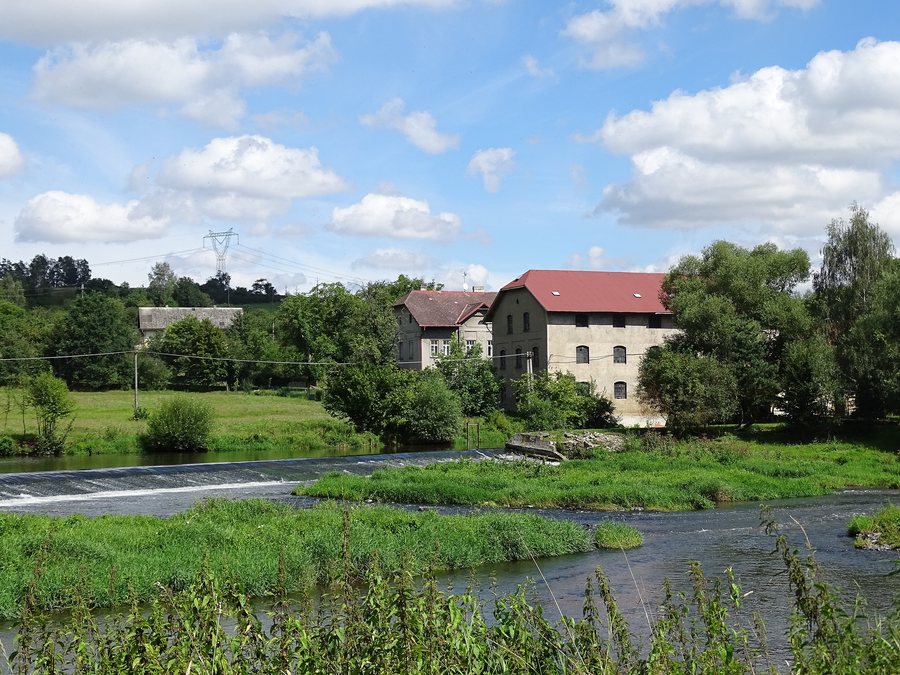 File:Hlince, Lejskův mlýn a jez.jpg