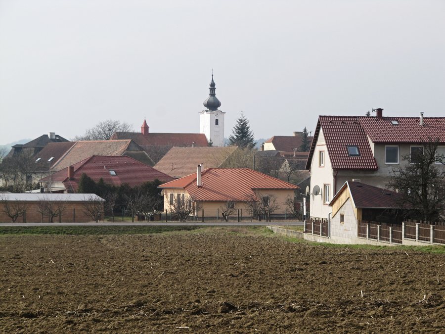 File:Olbramkostel, celkový pohled.jpg