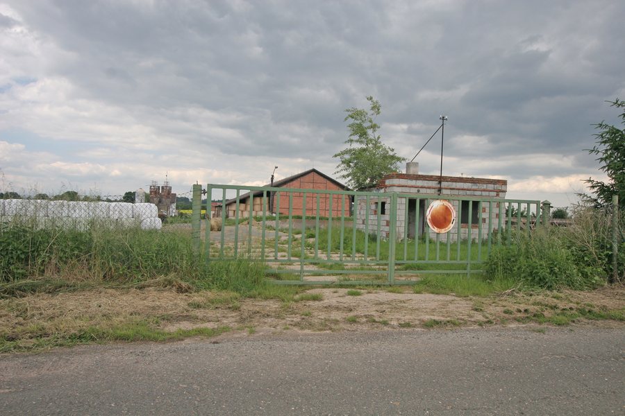File:Střezetice farma.jpg