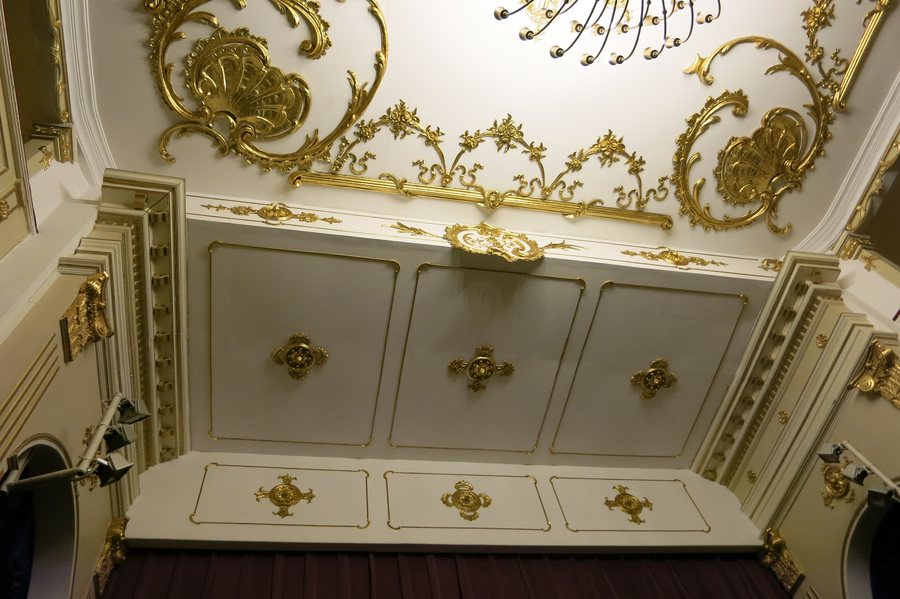 File:Teatrul vechi, azi Teatrul Mihai Eminescu, oraș Oravița 01.JPG