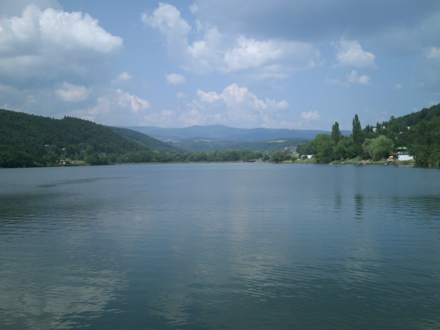 File:Slovakia Kosice Bukovec-lake.png