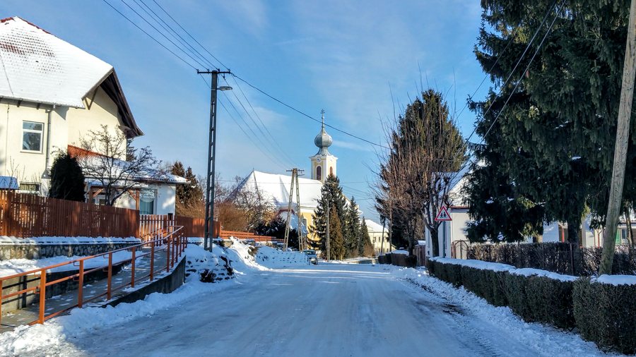 File:Véménd, Vörösmarty utca, templom.jpg