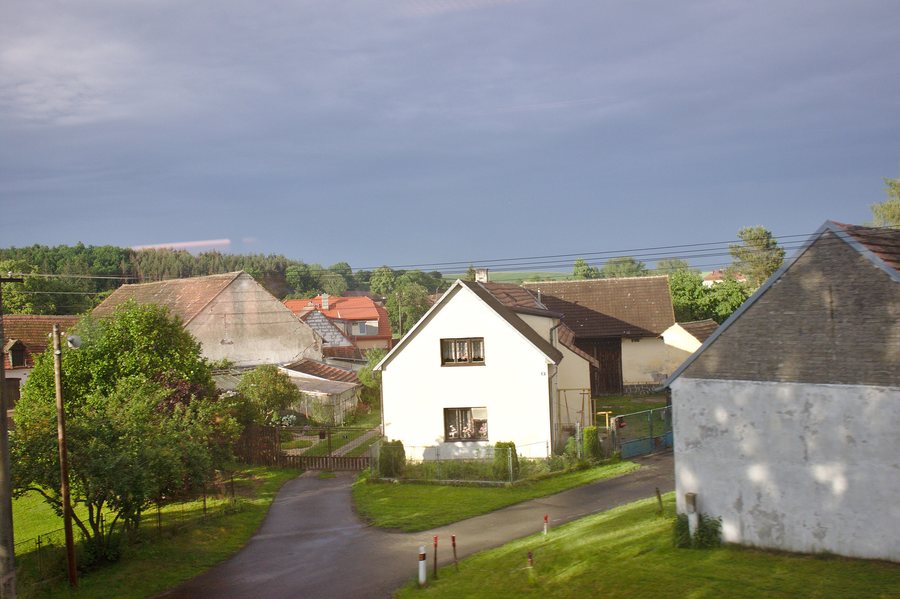 File:Myslín, domy.jpg