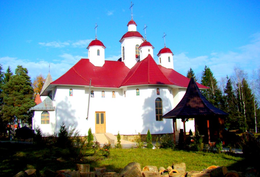 File:Biserica de lemn din Poiana Stampei.jpg
