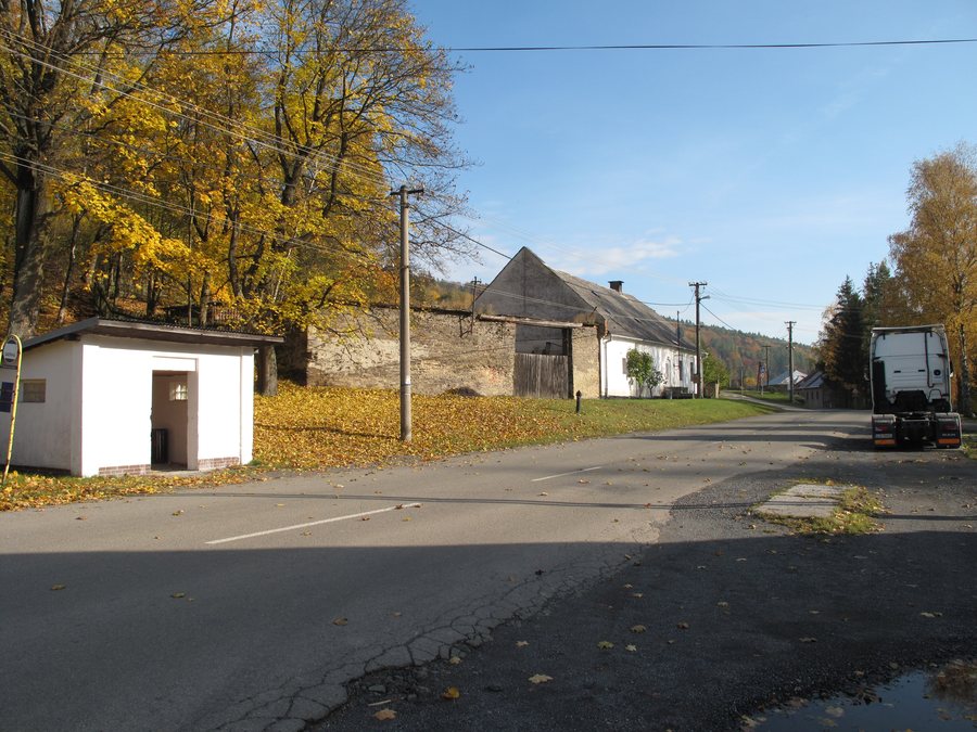 File:Norberčany, autobusová zastávka.jpg