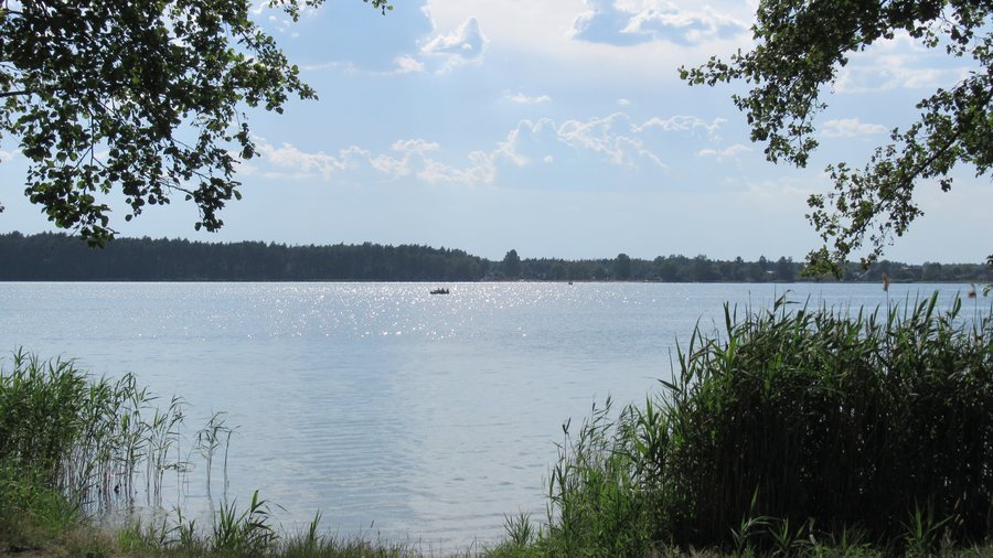 File:Firlej Lake ~22msyrqk.jpg