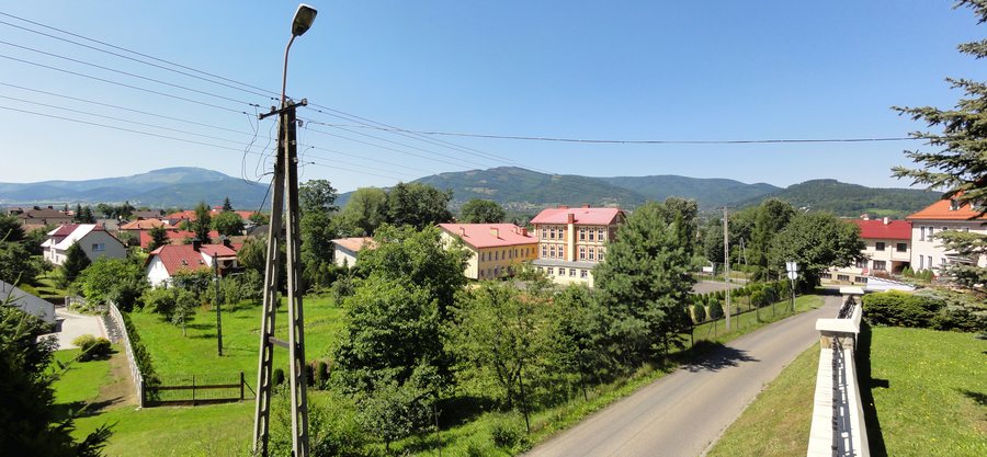 File:POL Wilkowice panorama spod kościoła.jpg