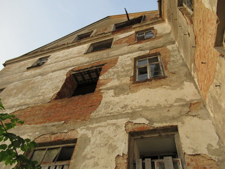 File:Lesna-Podlaska-ruins-180902-1.jpg