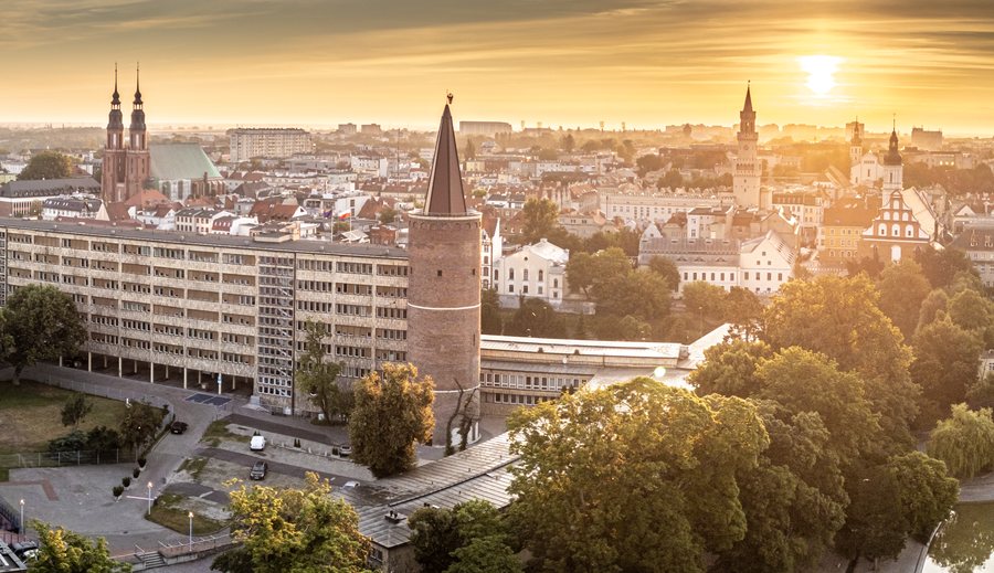 Budynek Opolskiego Urzędu Wojewódzkiego z Wieżą Piastowską