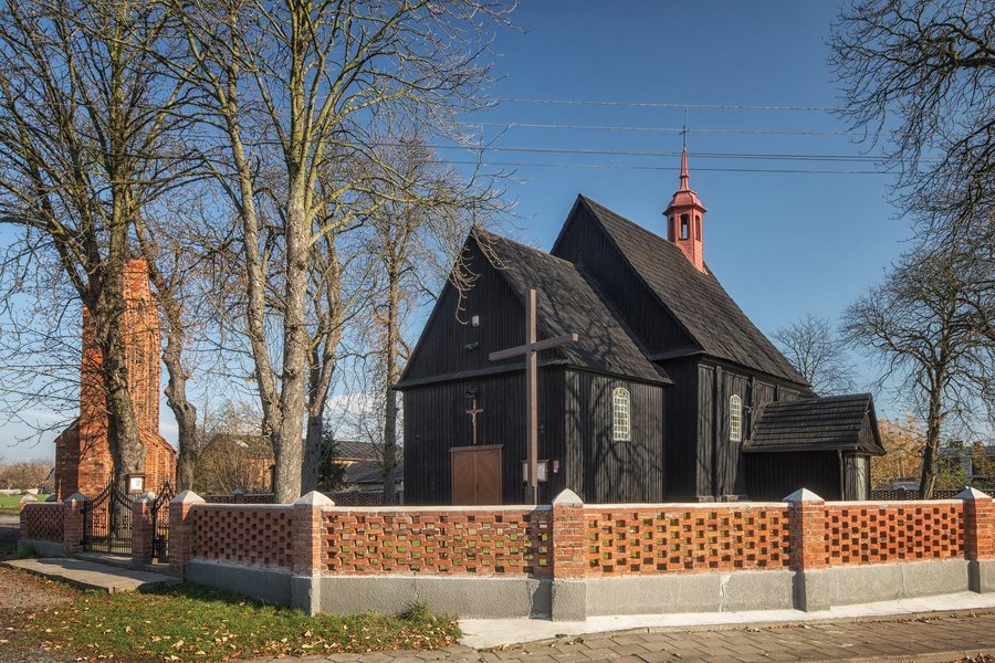 File:SM Kosmów Kościół św Wawrzyńca 2018 (1).jpg