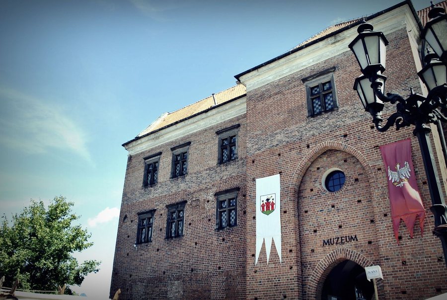 File:Łęczycki zamek.jpg