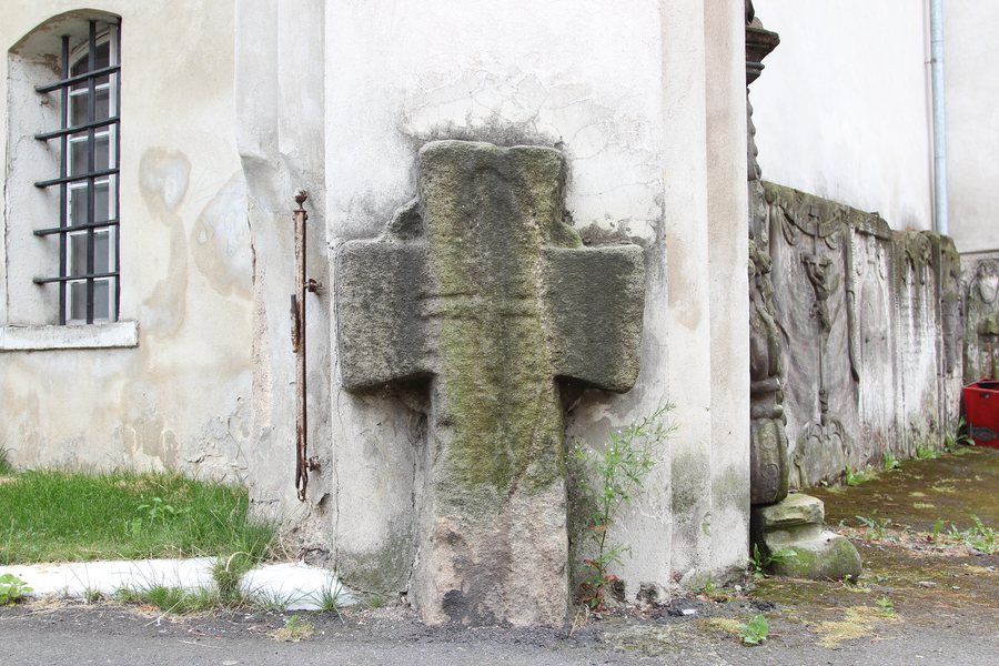 File:Lesna stone cross 2014 P02.JPG